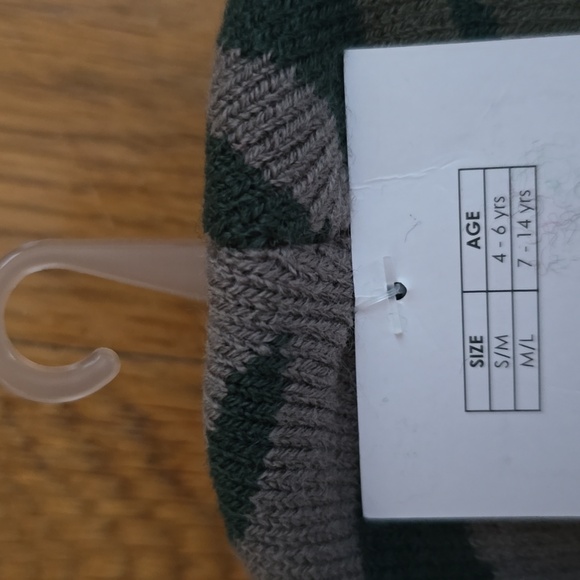 CAPELLI OF NEW YORK BRAND BOYS BLACK & GRAY CAMO WINTER HAT & GLOVES SMALL/MED - Picture 11 of 12